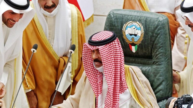 الديوان الأميري الكويتي ينفي تعرض أمير البلاد لعارض صحي طارئ