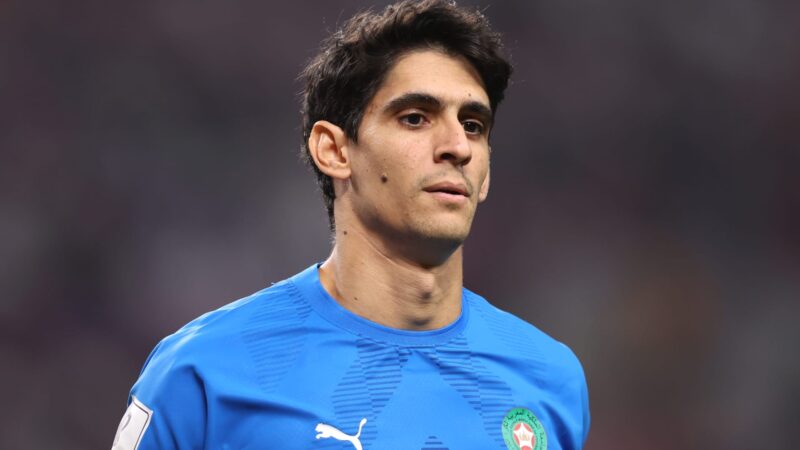 مدرب إشبيلية يعلن رحيل بونو للهلال السعودي