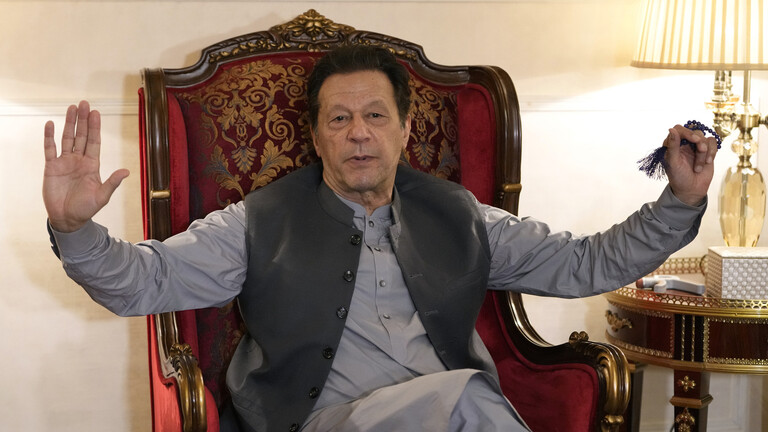 محكمة باكستانية تقضي بسجن عمران خان 3 سنوات بعد إدانته بتهم تتعلق بالفساد