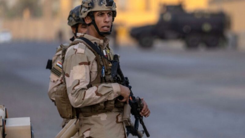 مكافحة الإجرام تعتقل متهمين بالقتل وآخر بالنصب والاحتيال على المواطنين في بغداد
