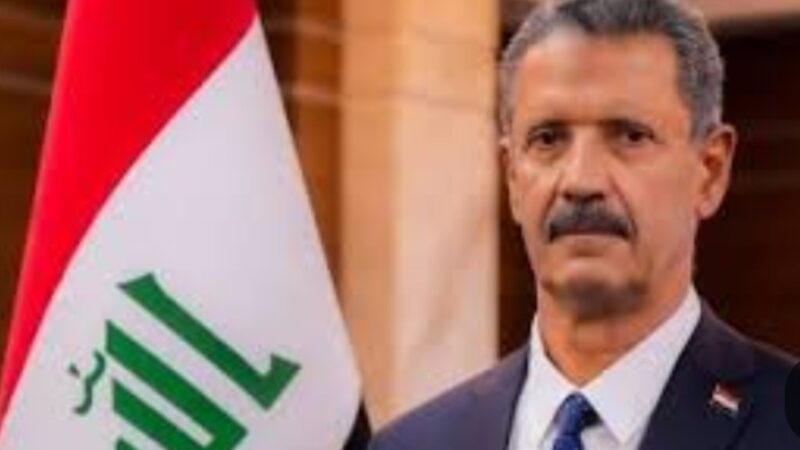 رئيس الوزراء يعزي وزير النفط بوفاة والده وابنته وشقيقته