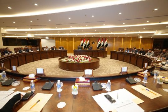 رئاسة البرلمان تعقد اجتماعاً مع رؤساء الكتل حول القوانين المتعلقة بالبرنامج الحكومي
