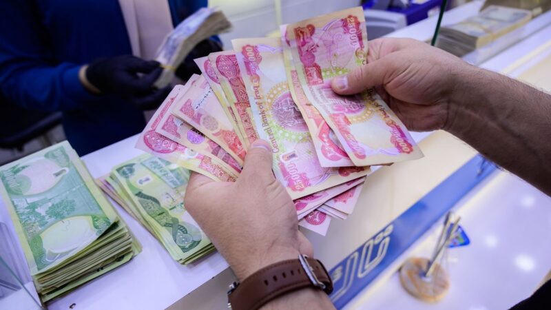 ‏المالية تعلن المباشرة باطلاق تمويلات رواتب الموظفين لشهر ايلول