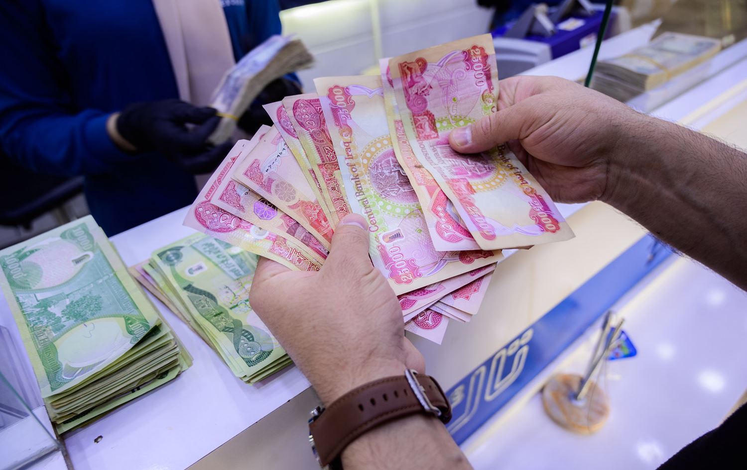 ‏المالية تعلن المباشرة باطلاق تمويلات رواتب الموظفين لشهر ايلول