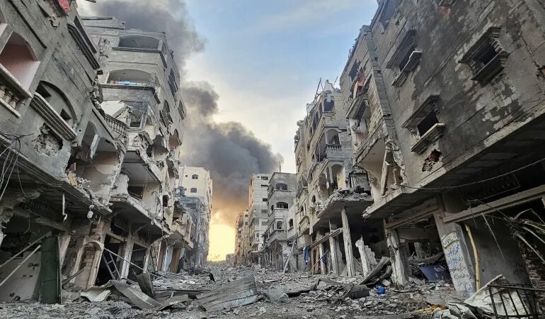 بايدن يرفض الهدنة قبل إطلاق المحتجزين ومساع دولية لوقف الحرب بغزة