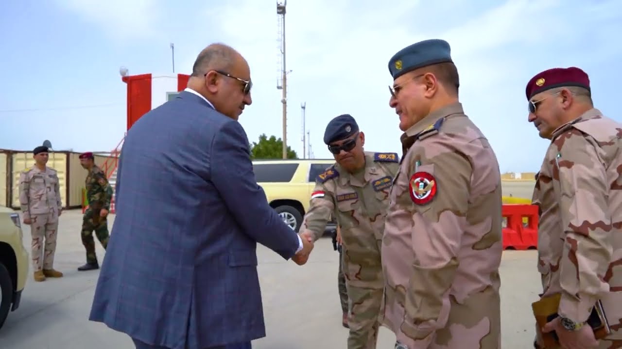 بعد تعرضها لهجمات.. وزير الدفاع يصل قاعدة عين الأسد غربي الأنبار
