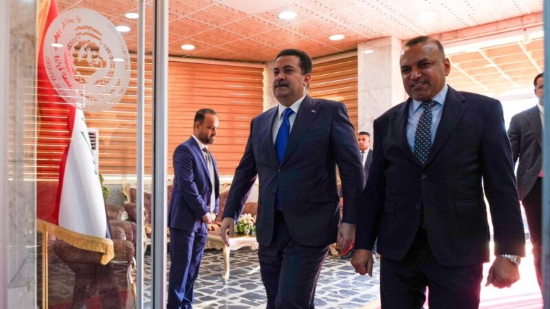 السوداني يزور وزارة العمل ويتابع اجراءاتها في تطبيق الحماية الاجتماعية والضمان الاجتماعي