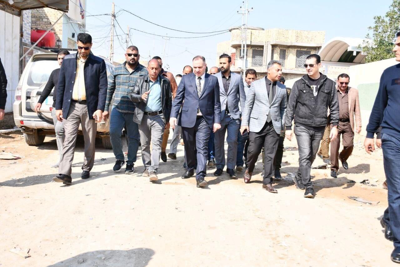 محافظ الديوانية يتوعد بعزل الشركات المتلكئة وغير الكفوءة من تنفيذ المشاريع