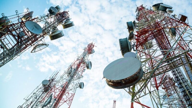 الاتصالات تعلن الحصول على ترددات الرخصة الوطنية للهواتف النقالة